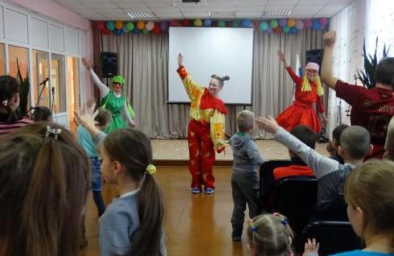 Волонтёры проводят для детей праздник Сладкоежка, совместно с Игарским многопрофильным техникумом